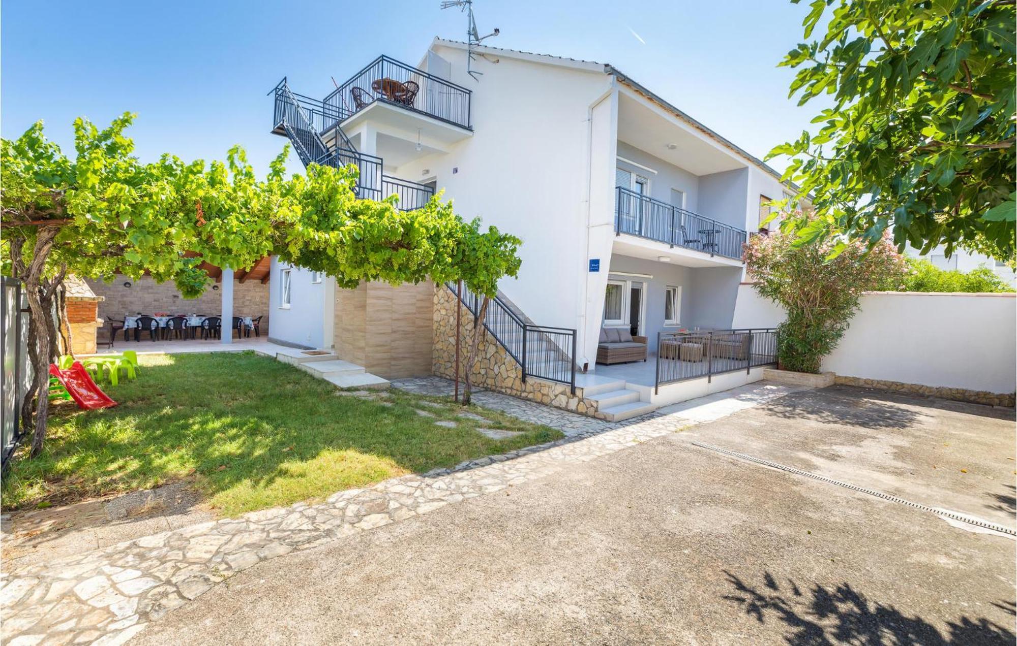 Apartment Stunning In With Wifi Medulin